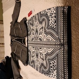 Stretchy black & white skirt by Rafaella